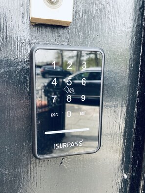 Double Room | Front of property - Abbeyfield Guesthouse (Liverpool)