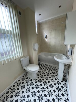 Free toiletries, hair dryer, towels, soap - Abbeyfield Guesthouse (Liverpool)