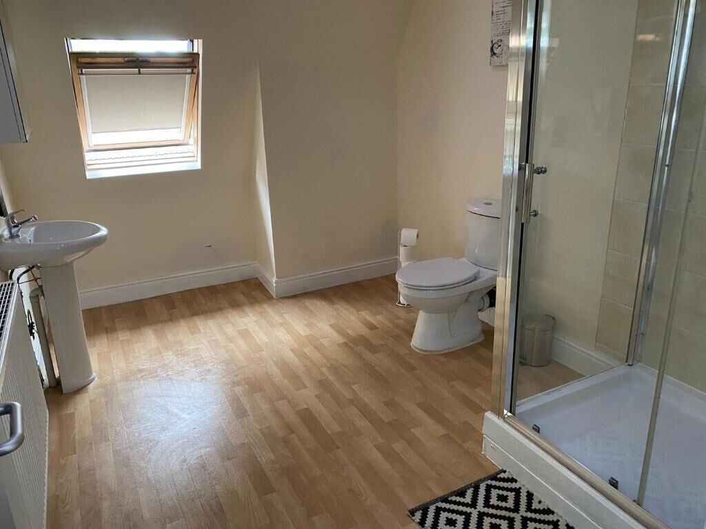 Produtos de toalete grátis, secador de cabelo, toalhas de banho 