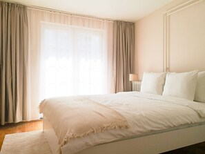 2 camere, una scrivania, ferro/asse da stiro, Wi-Fi gratuito