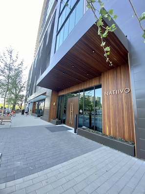 Exterior detail - Luxury Condo w/ Lake View -Walk to Rainey & Lake, Pool, Gym, King Bed, Nespresso (Austin)