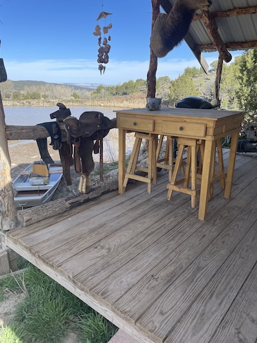 Mountain Cabin w/ great views and fire pit.  Located 5 mins to outdoor adventure