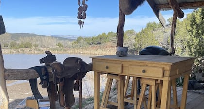 Mountain Cabin w/ great views and fire pit. Located 5 mins to outdoor adventure