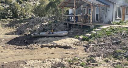 Mountain Cabin w/ great views and fire pit. Located 5 mins to outdoor adventure