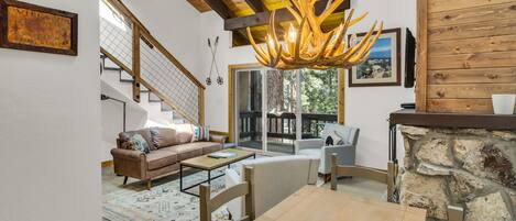 TV, fireplace
