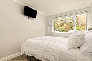 1 habitación, tabla de planchar con plancha, wifi gratis y ropa de cama