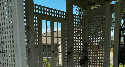 Super Charming Modern Cottage