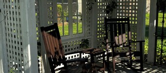 Super Charming Modern Cottage