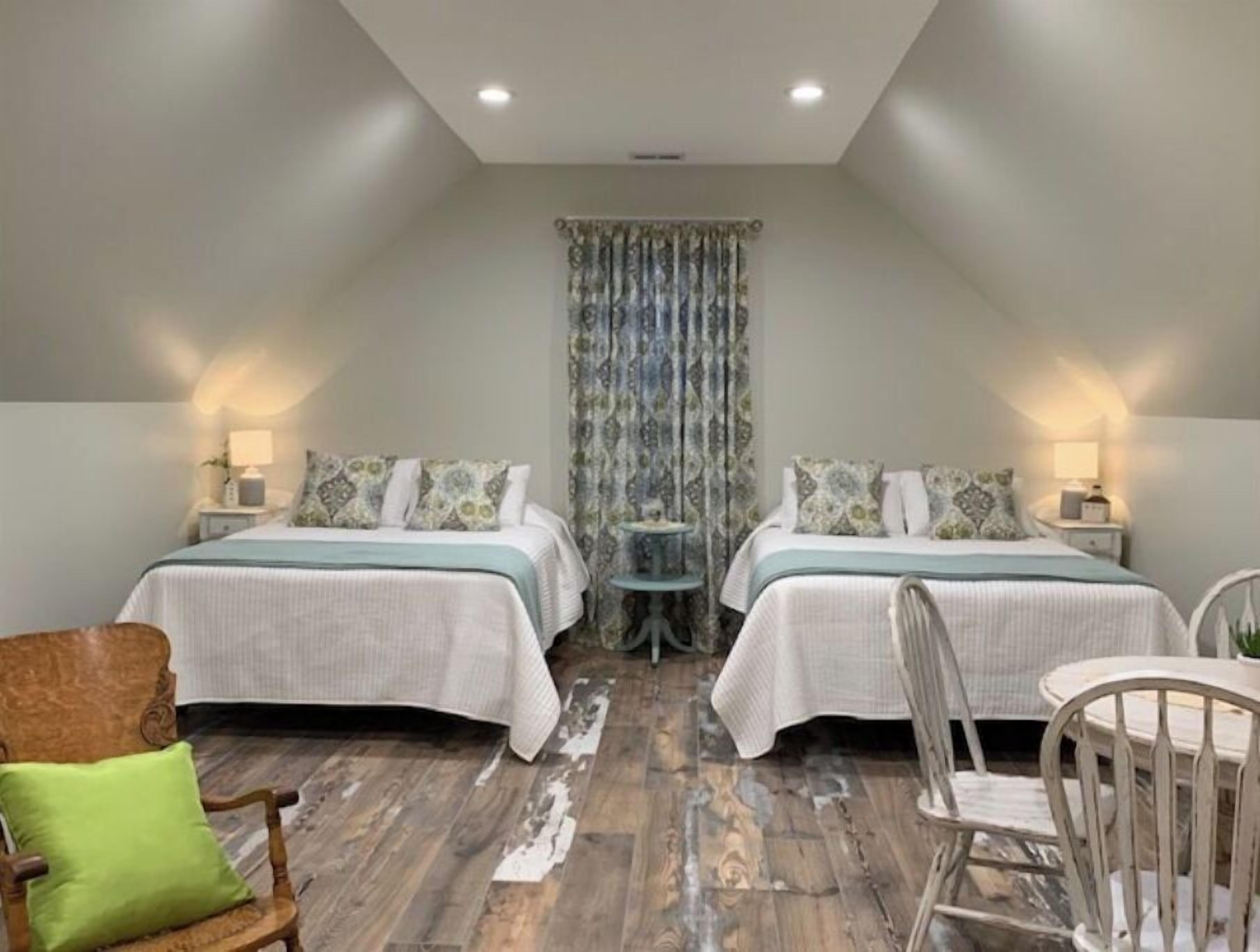 3 bedrooms, desk, iron/ironing board, WiFi