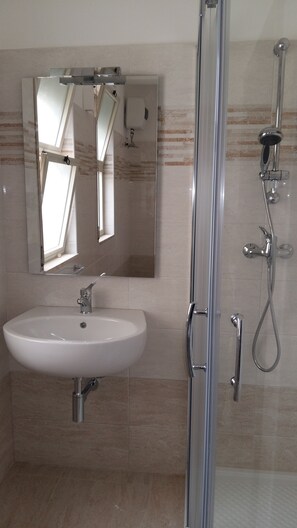 Duschwanne, Bidet, Toilettenpapier