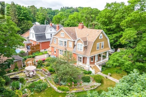 The `Eddie Manor` - Downtown Meaford