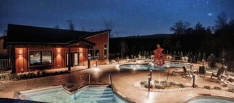 Gorgeous 3br Loft in Blue Mountain - beside the Scandinavian Spa!