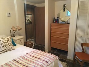 3 Schlafzimmer, Schreibtisch, Bügeleisen/Bügelbrett, WLAN