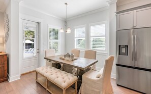 Dining - Posh Home + Private Pool, LSV, Putt & Basketball (Seacrest)