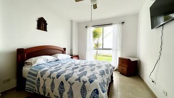 2 bedrooms, iron/ironing board, free WiFi, bed sheets