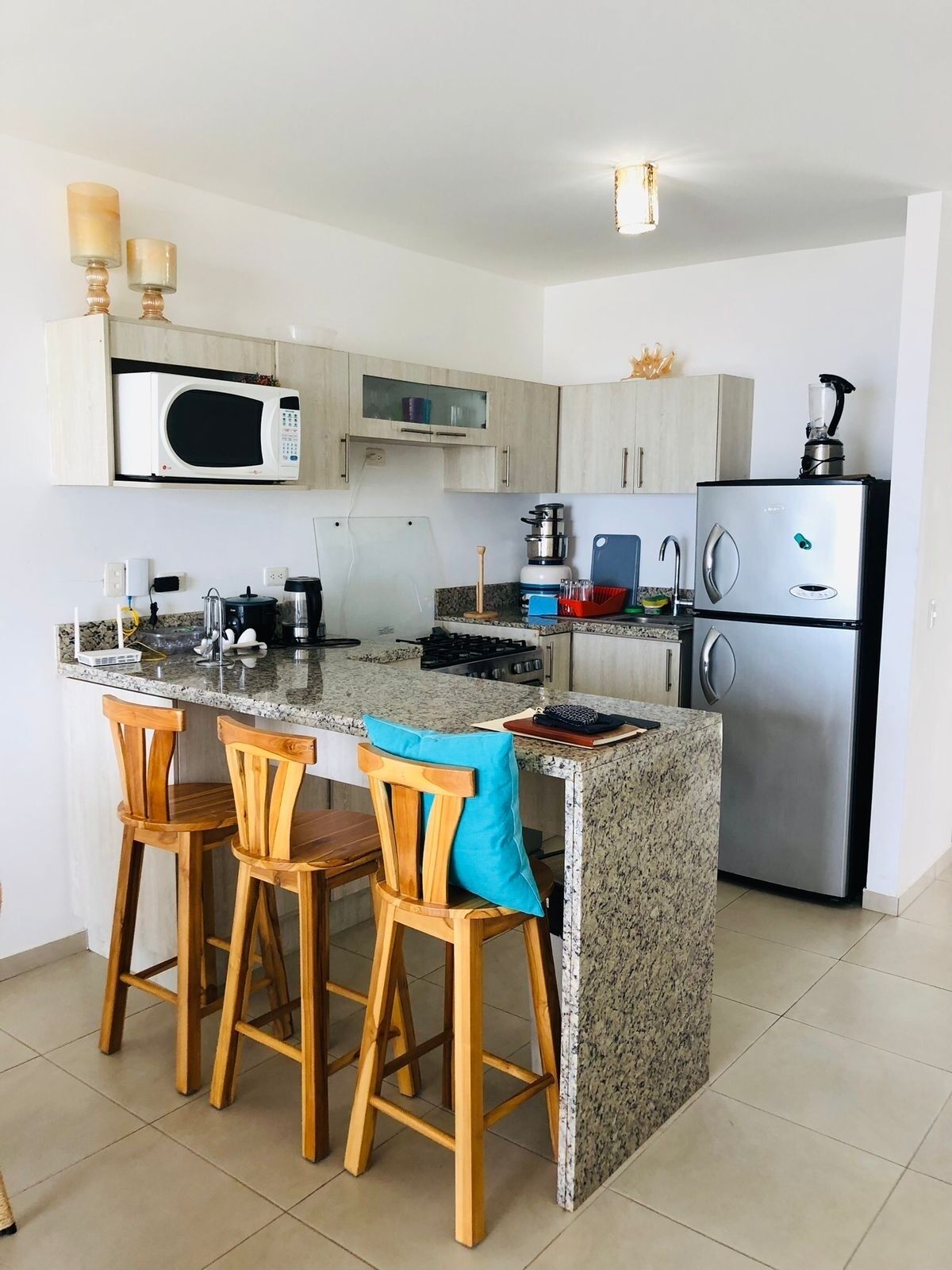 Refrigerador, microondas, horno, placa de cocina