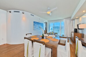 Condo - 1203 | Opholdsområde | LED-tv