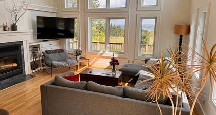 Beaver Valley Farmhouse with Pool & Stunning Views