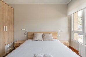 2 dormitorios, tabla de planchar con plancha, wifi gratis y ropa de cama