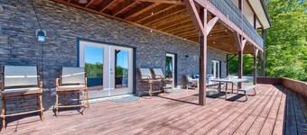 Spacious Smoky Mountain Getaway - Sleeps 10, Game Room, Firepit & Views