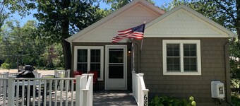 Harper’s Hangout- Cute, cozy Caseville cottage!