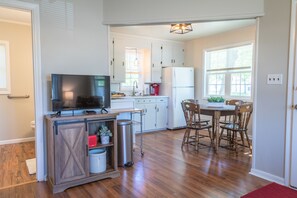 KĂŒhlschrank, Mikrowelle, Ofen, Herdplatte