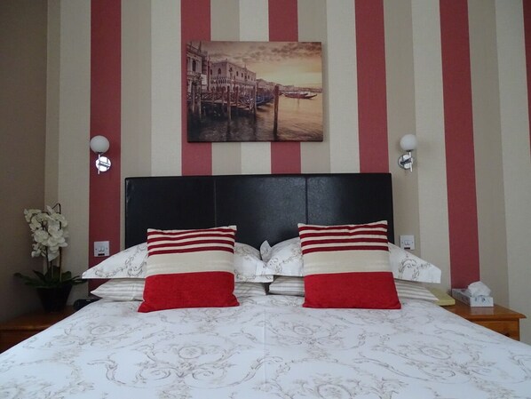 Dobbeltrom – standard | Allergitestet sengetøy, skrivebord og wi-fi (inkludert)