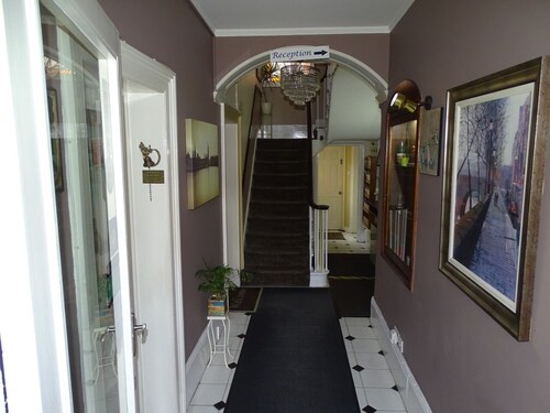 Lansdowne hotel