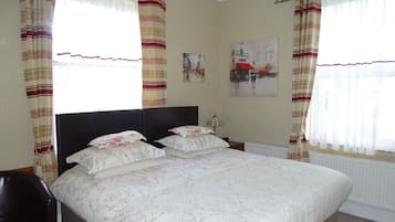 Hypo-allergenic bedding, desk, free WiFi