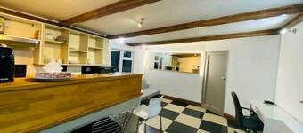 Private Cabin in Ealing with Garden Ping Pong and BBQ + parking