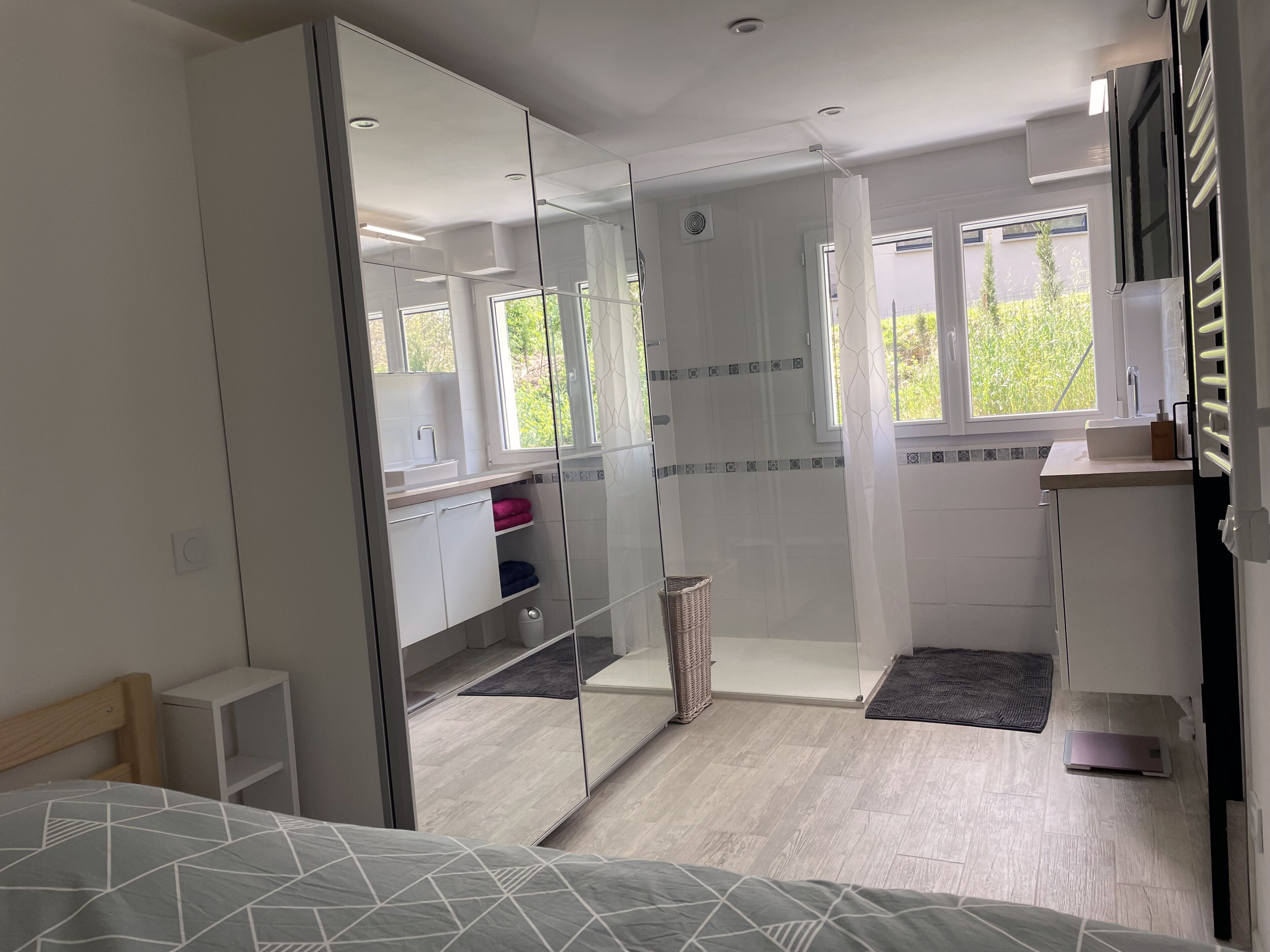 1 غرفة نوم ومكواة/لوح كي وواي فاي مجانًا وملاءات أسرّة