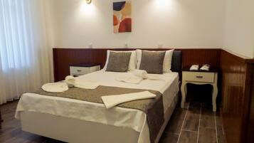 Family Triple Room | Individually decorated, desk, laptop workspace, travel crib