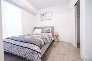 2 chambres, fer et planche à repasser, accès au Wi-Fi (inclus)
