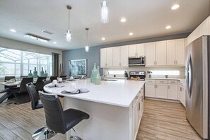 Fridge, microwave, oven, stovetop - BEAUTIFUL HOUSE, GOURMET GRILLL, JACUZZI AND GAME ROOM !!! (Kissimmee)