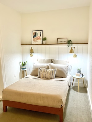 3 bedrooms, free WiFi, bed sheets - Remodeled historic cottage, 2-min walk to downtown. (Hico)