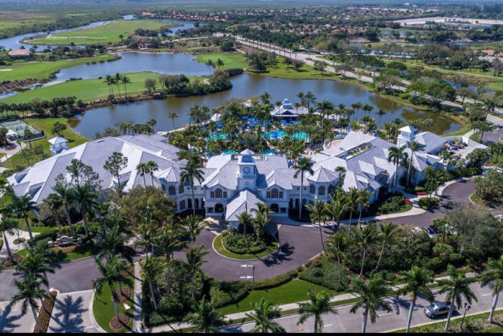 Resort Vacation! Golfer's paradise! Home w/ Pool in Prestigious Fiddler's Creek!