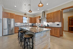 Fridge, microwave, oven, stovetop - The Pool House (Chilton)