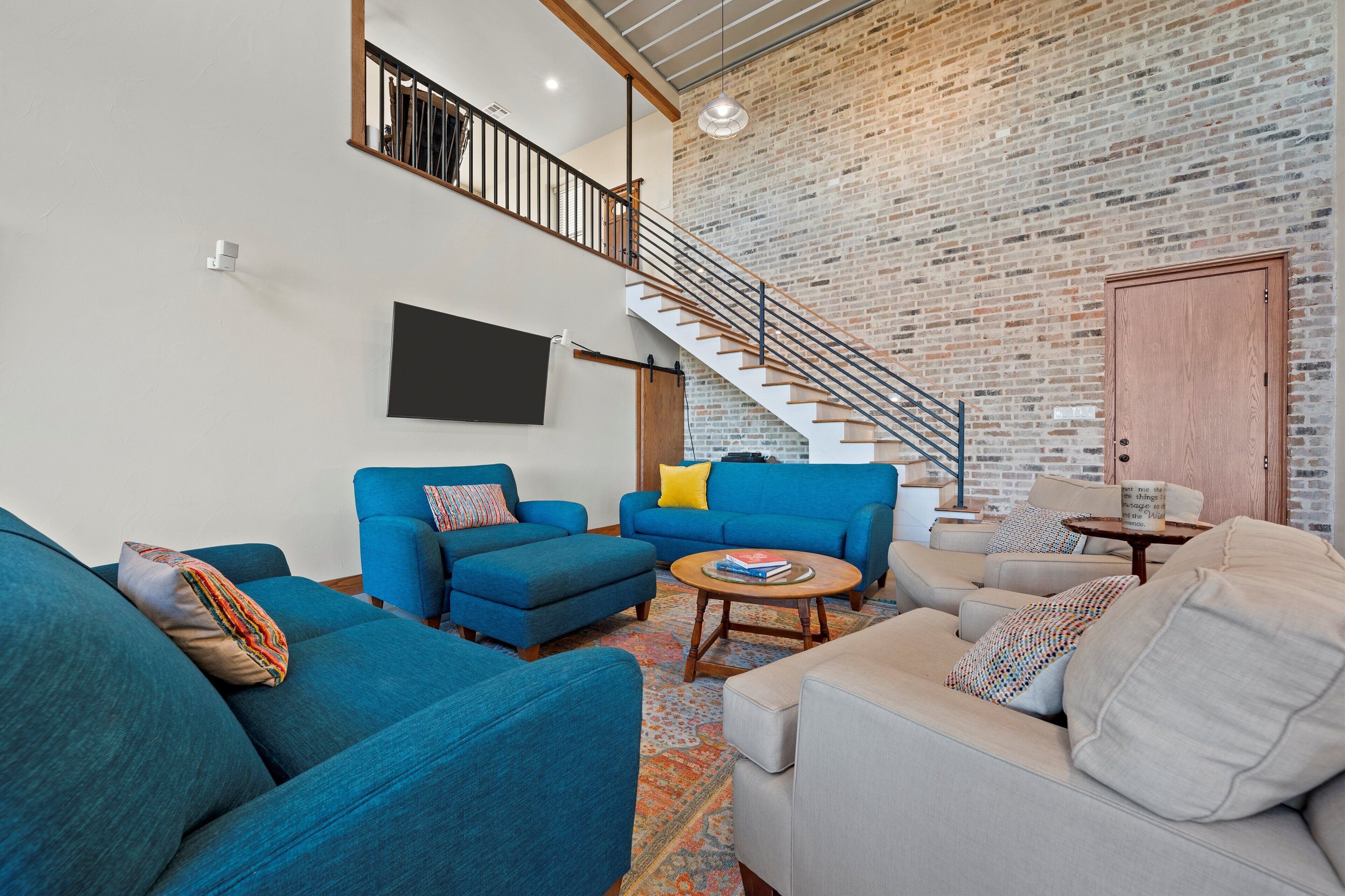 智能电视、书、立体声音响