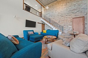 Smart TV, books, stereo