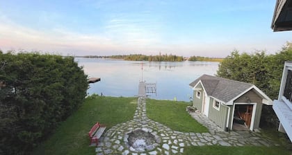 Beautiful Lake Front Cottage With A VIEW