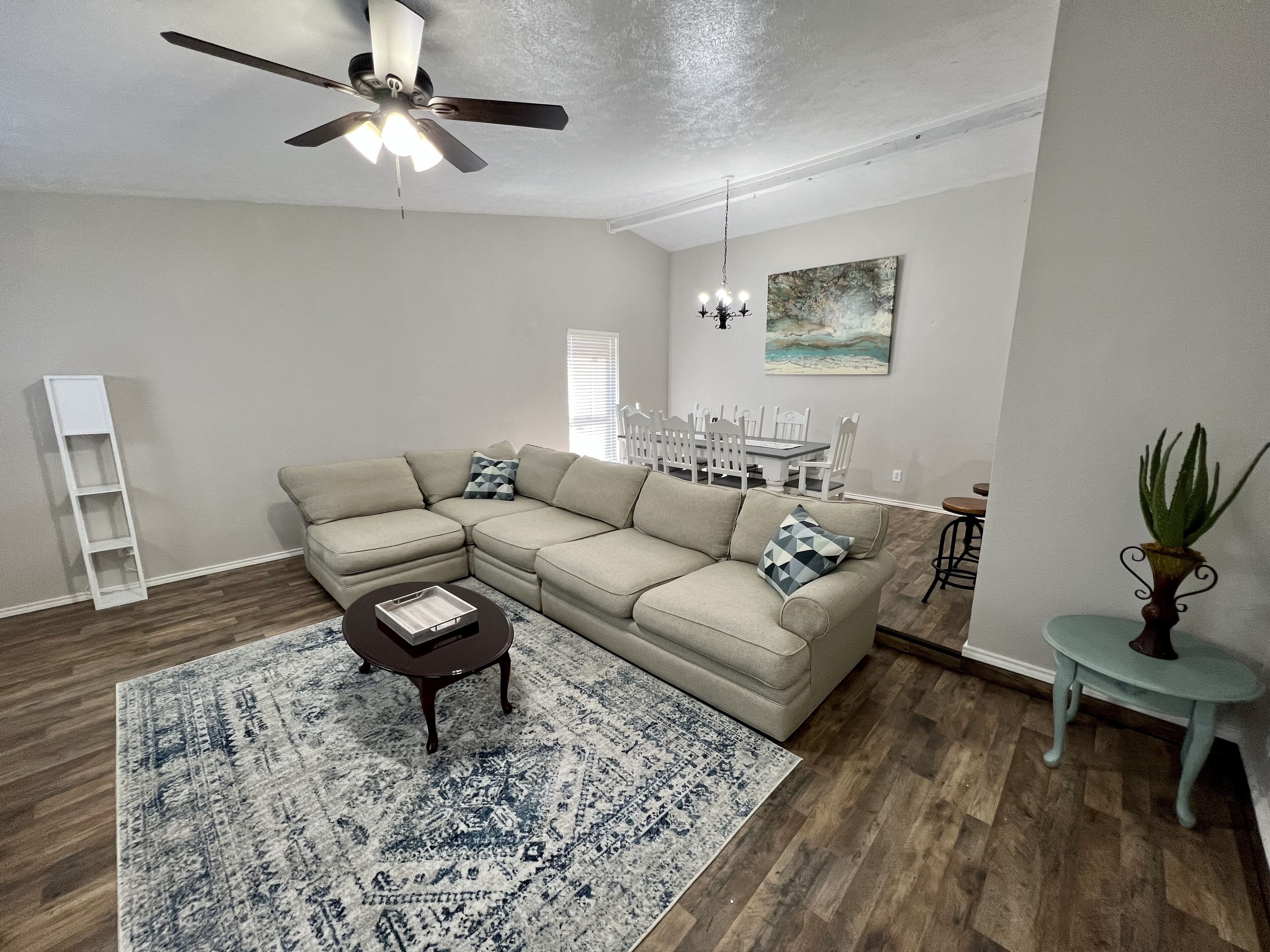 Quiet, cozy 4 bedroom home, high speed internet