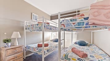 4 bedrooms, iron/ironing board, free WiFi, bed sheets