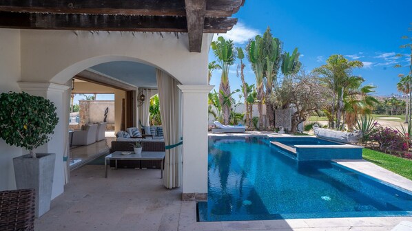 Piscine extérieure, piscine chauffée