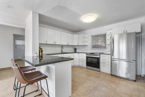 Wasserkocher mit Kaffee-/Teezubehör