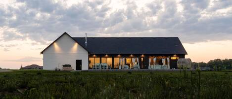 المنشأة من الخارج