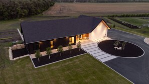 Exterior - Custom cozy home on the river (Grande Pointe)