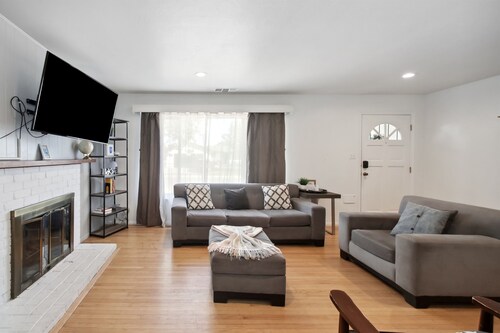 𖤓SunHouse Sale 1410sqft BBQ 3xTVs Backyard𖤓