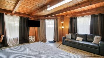 4 bedrooms, desk, iron/ironing board, travel crib