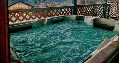 <Redrock Views><Near Sedona><Hot Tub>