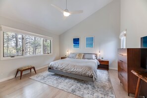 6 bedrooms, desk, free WiFi, bed sheets